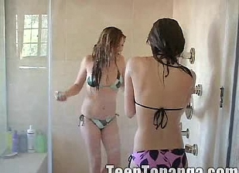 Teen Hotties Masturbate Together